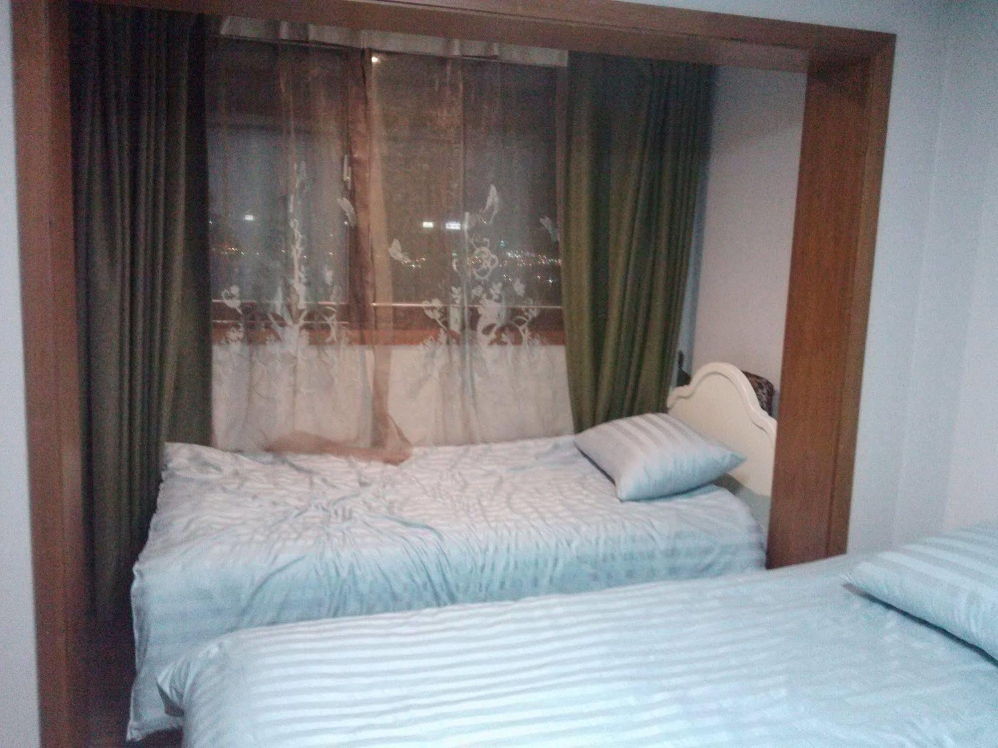 K Star Road Guesthouse - Hostel Seoul Exterior photo