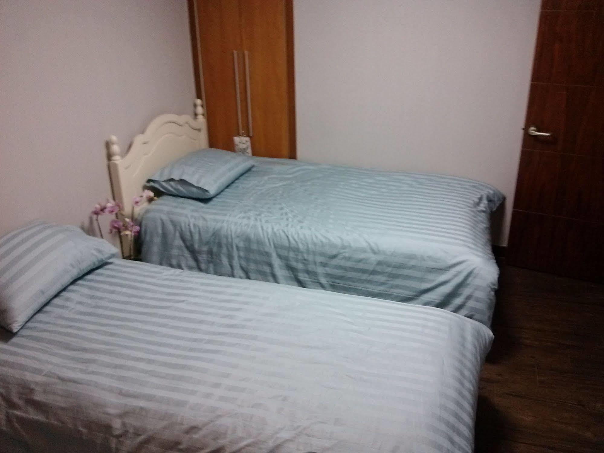 K Star Road Guesthouse - Hostel Seoul Exterior photo