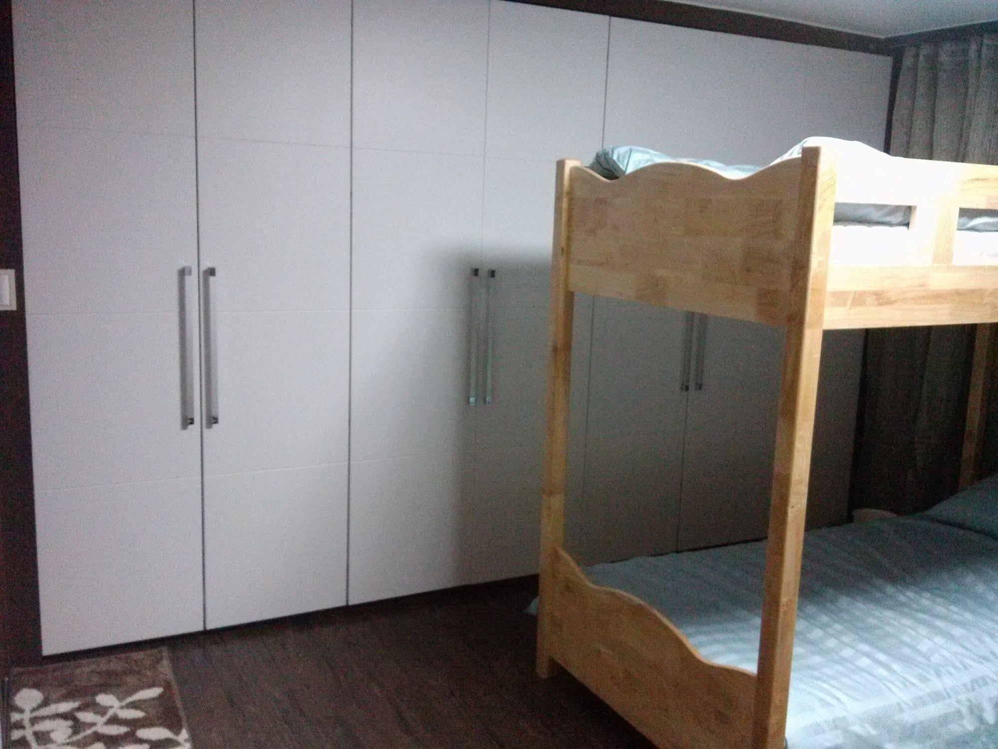 K Star Road Guesthouse - Hostel Seoul Exterior photo