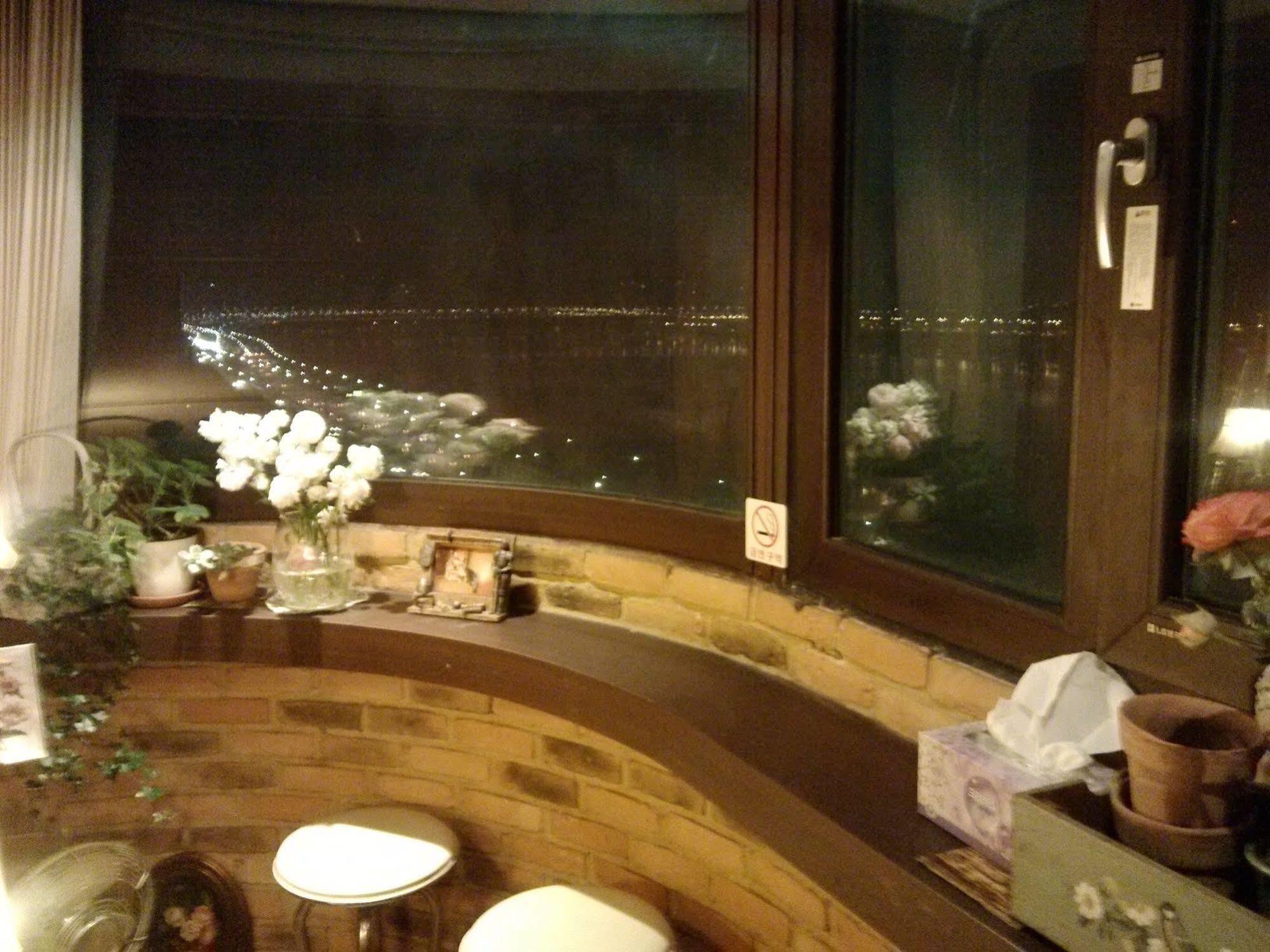 K Star Road Guesthouse - Hostel Seoul Exterior photo
